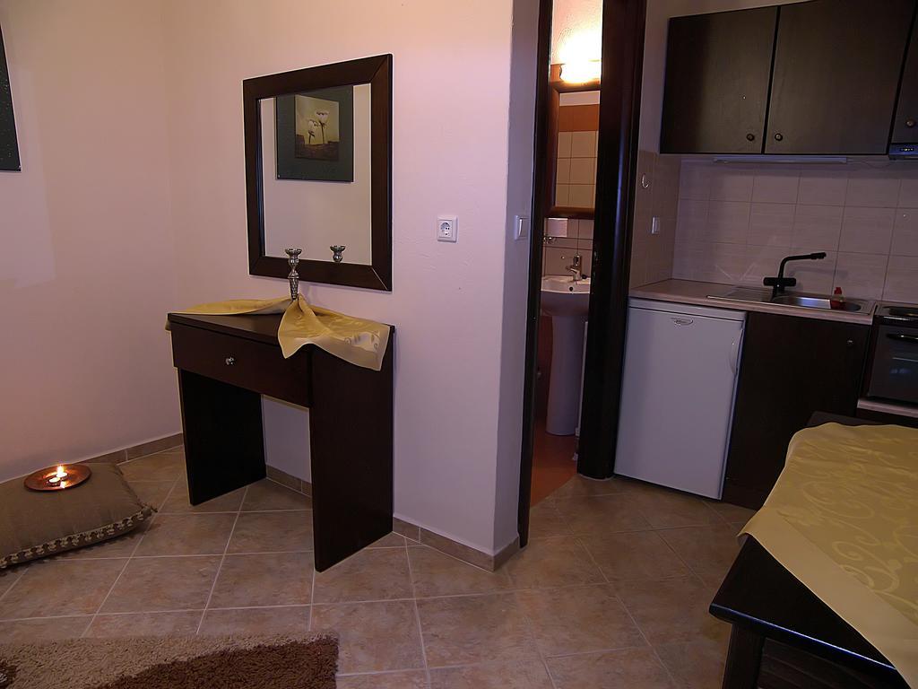 To Konaki Loutraki  Exterior photo
